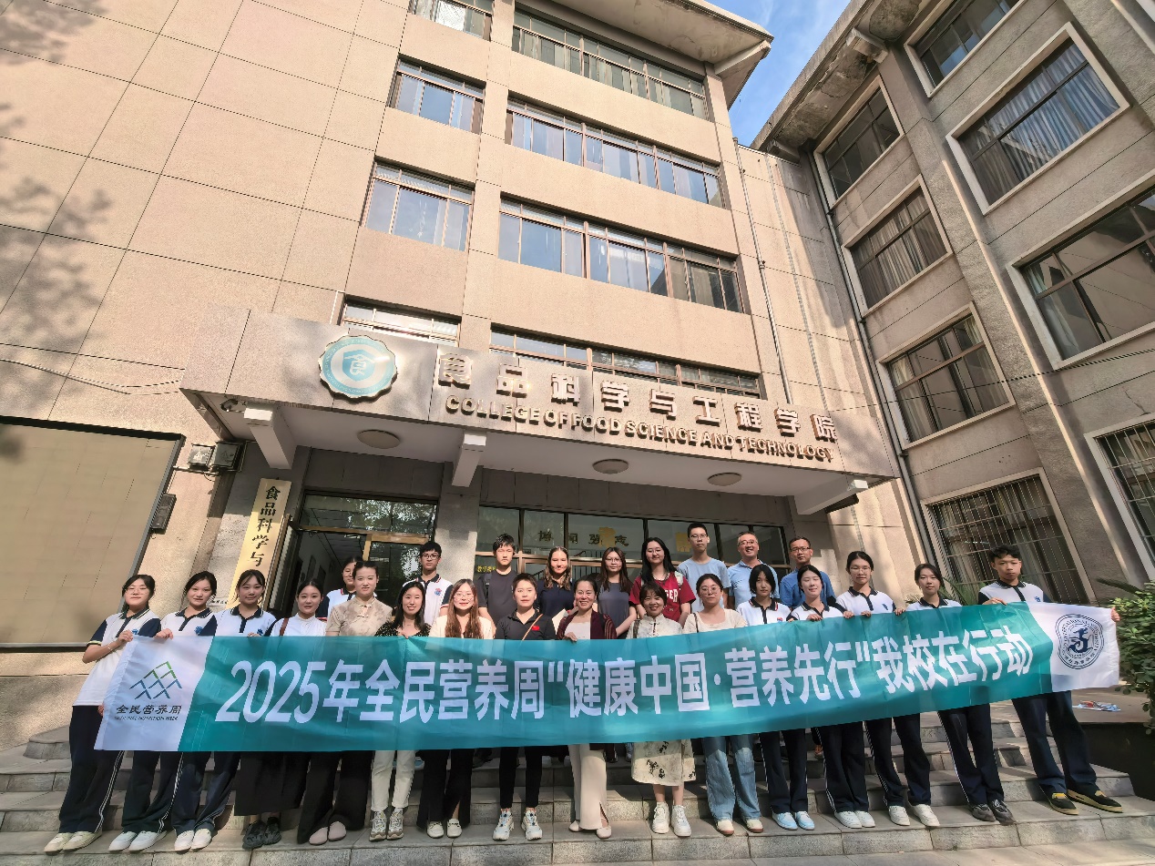 西安外事技工学校师生到必赢官网参观座谈